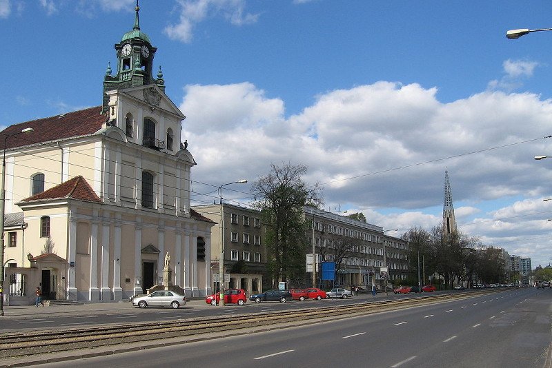 Kościół NMP w Alei Solidarności. 52 lata temu przeniesiono go o 21 metrów.