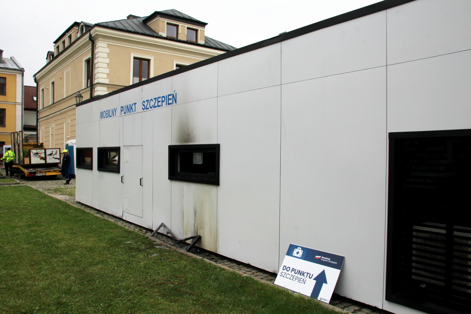W ostatnich tygodniach doszło do kilku ataków na punkty szczepień. Rząd postanowił zareagować.