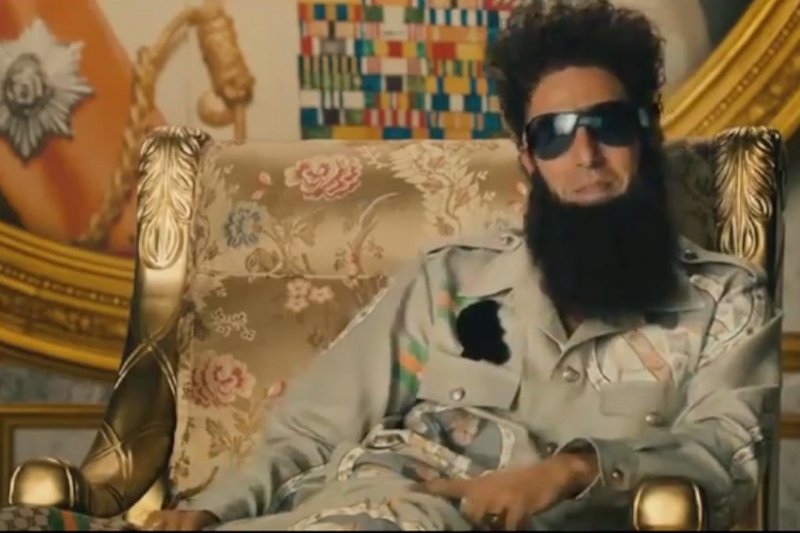 Kadr z filmu "Dyktator" przedstawiający Sachę Barona Cohena