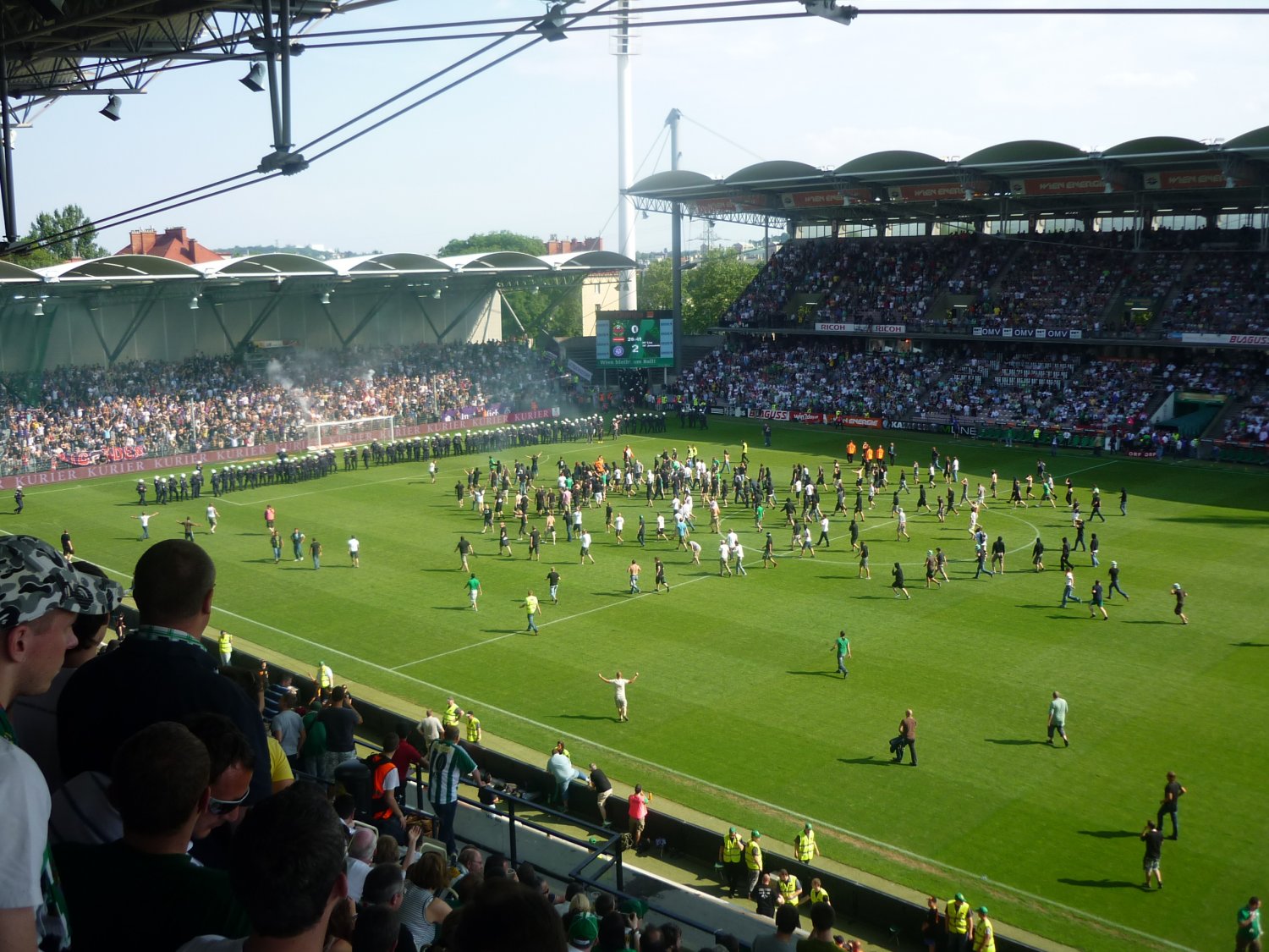 Rapid Wiedeń - Austria Wiedeń (wiosna 2011) Zamieszki chuliganów Rapidu, które ostatecznie przerwały mecz po niespełna 25 minutach.