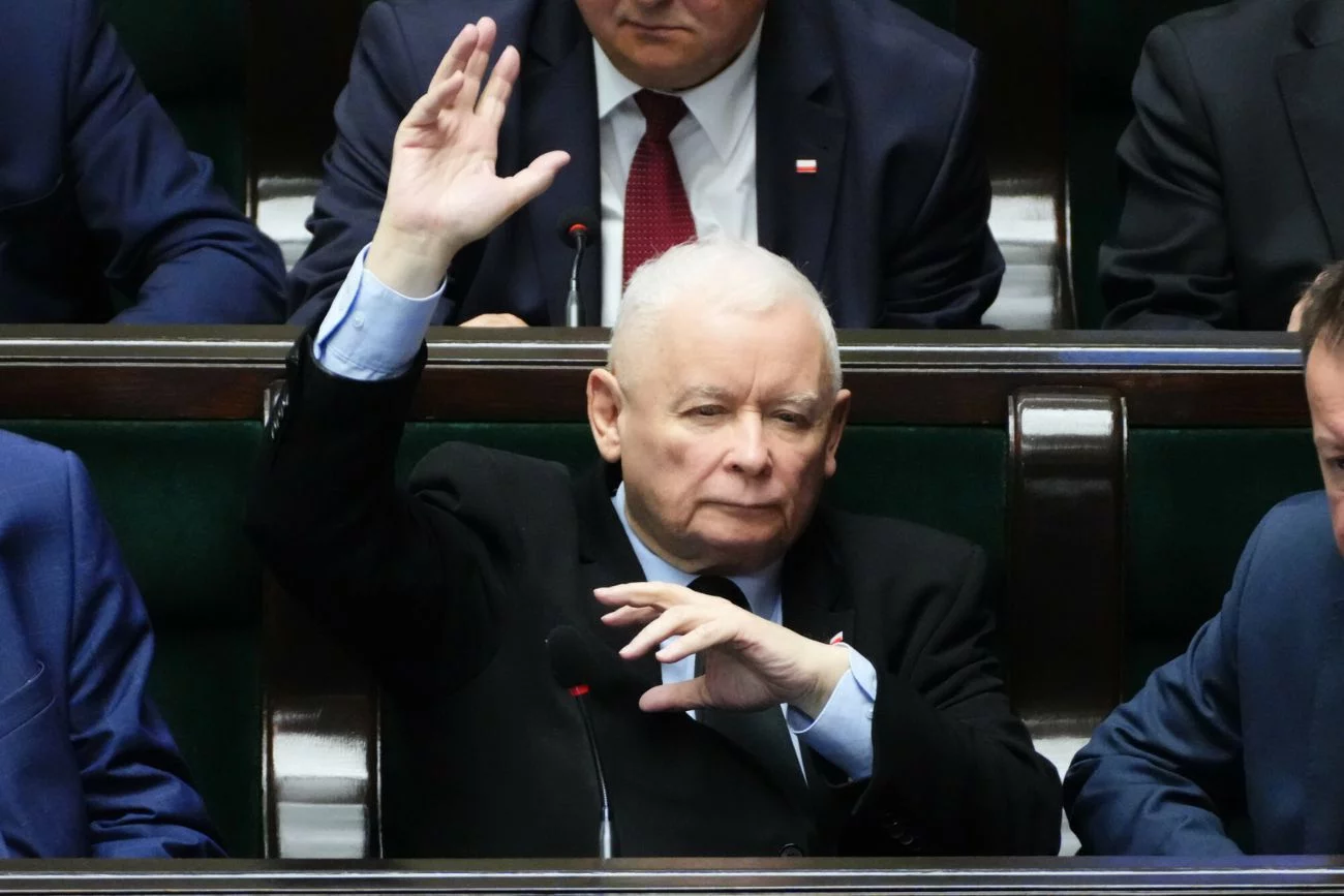 Kaczyński reaguje na doniesienia ws. Nawrockiego. Nie wyklucza tego scenariusza. Kaczyński reaguje na aferę wokół Nawrockiego. Mówi o sfałszowaniu dokumentu.