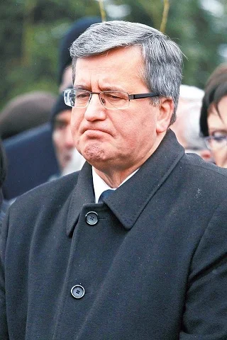 Pan prezydent bez wąsów.