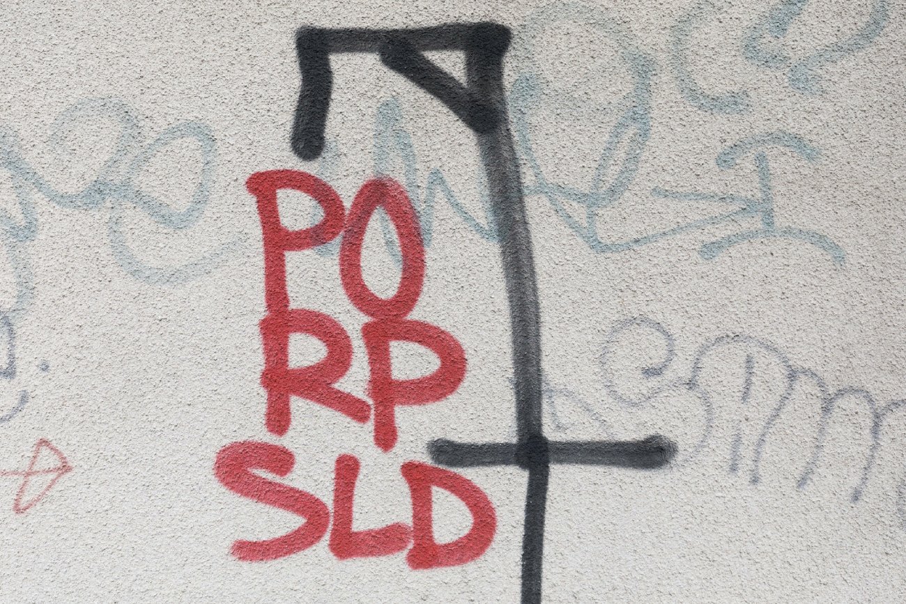 Sonda TVP, w której seniorka wysyła Tuska na szubienicę, to symbol