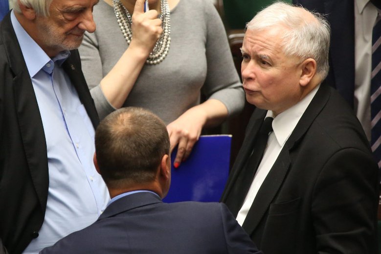 PiS Jarosława Kaczyńskiego wciąż jest w sondażach przed Koalicją Europejską.