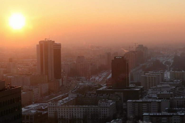 Smog nad Warszawą.