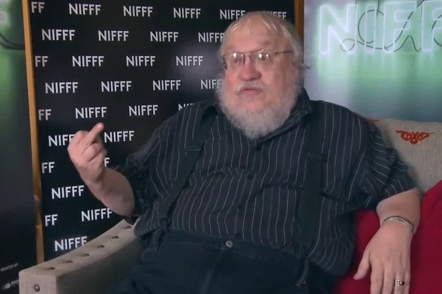 George R. R. Martin pokazał środkowy palec tym osobom, które spekulują, że pisarz nie zdąży ukończyć "Pieśni Lodu i Ognia"
