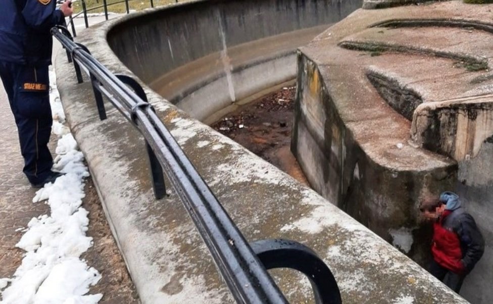 To nie pierwszy raz kiedy "śmiałkowie" lądowali w wybiegu dla niedźwiedzi.