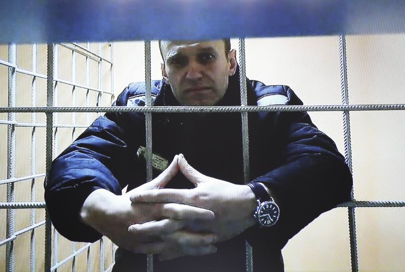 Aleksiej Nawalny za pośrednictwem Twittera apeluje do Rosjan o protestowanie przeciwko rosyjskiej agresji.