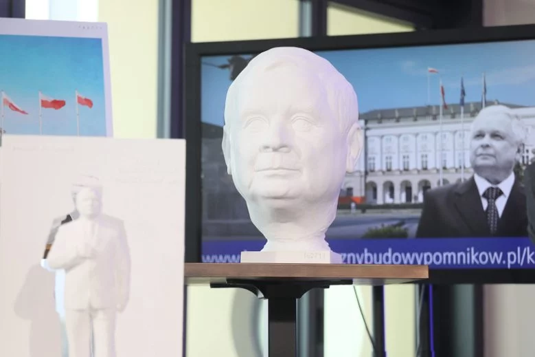 Pomnik Lecha Kaczyńskiego ma stanąć w Warszawie 10 listopada. Taką datę podaje Jarosław Kaczyński.