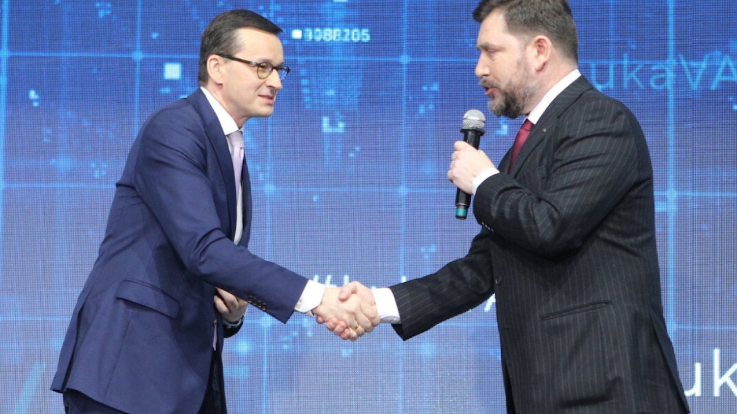 Na zdjęciu premier Mateusz Morawiecki i prezes PAP Wojciech Surmacz.