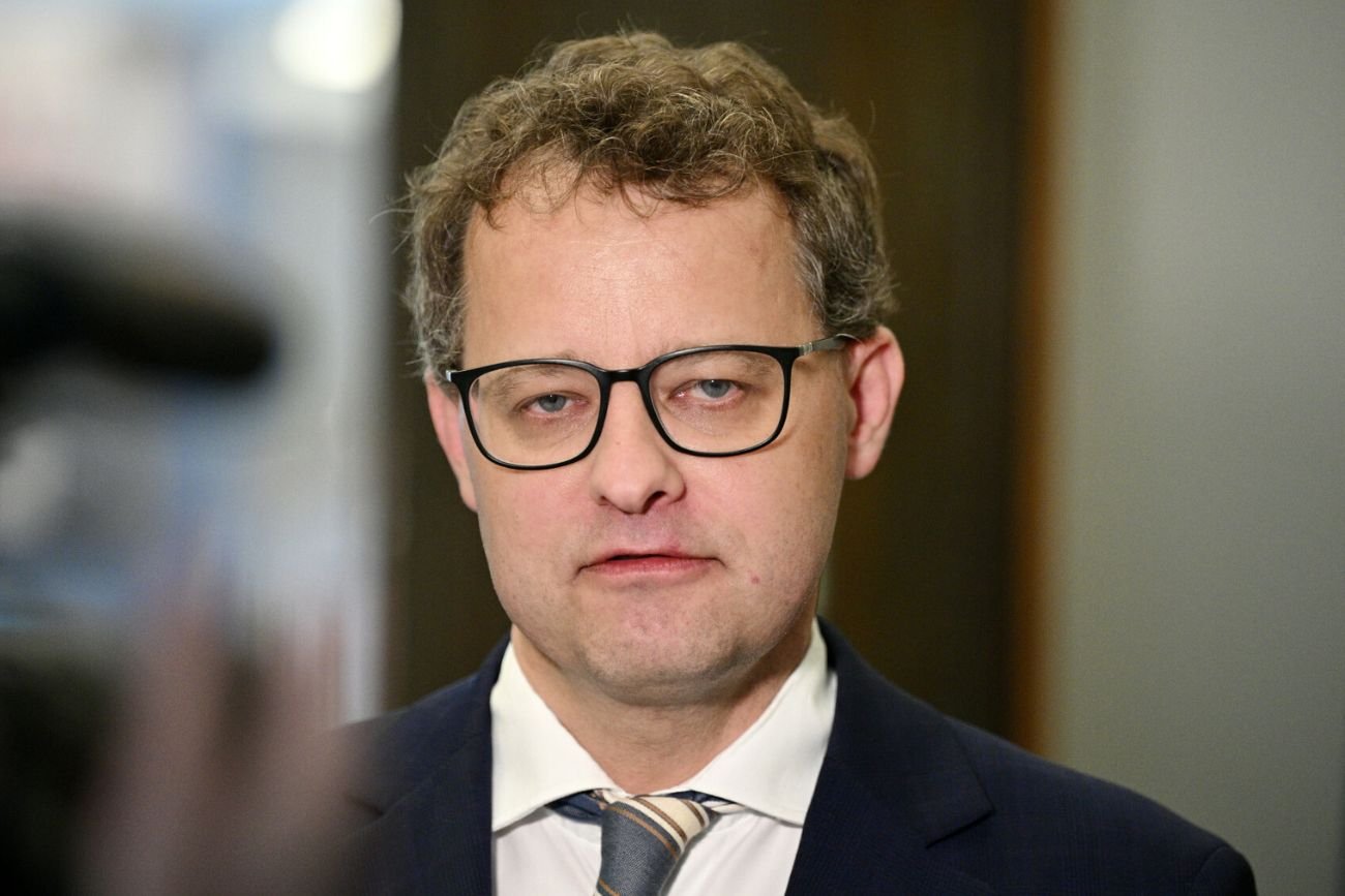 Romanowski został twarzą nowelizacji ustawy. Chodzi o pieniądze dla posłów i senatorów "Lex Romanowski" uchwalony przez Sejm. Sprawdziła, co wprowadza nowelizacja