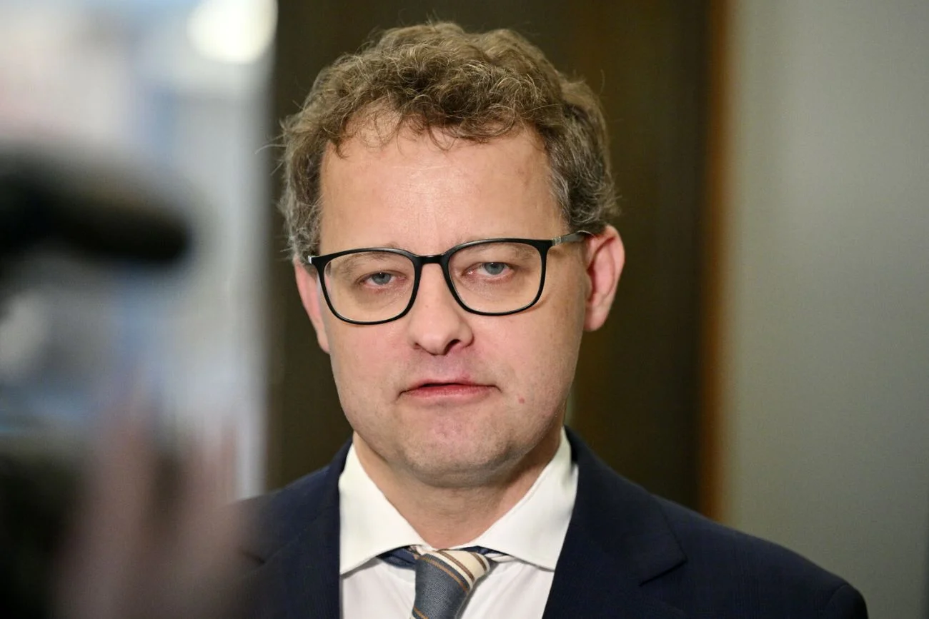 Romanowski został twarzą nowelizacji ustawy. Chodzi o pieniądze dla posłów i senatorów "Lex Romanowski" uchwalony przez Sejm. Sprawdziła, co wprowadza nowelizacja