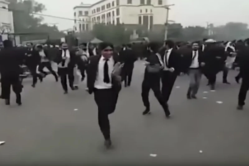 Grupa ok. 250 prawników zaatakowała szpital w pakistańskim Lahore.