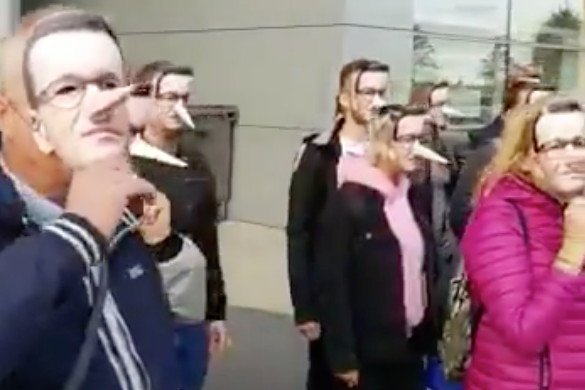 Premier Morawiecki został "gorąco" przywitany w Poznaniu.