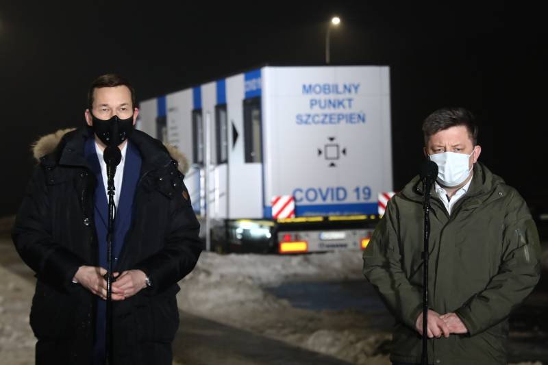 Premier Mateusz Morawiecki i minister Michał Dworczyk