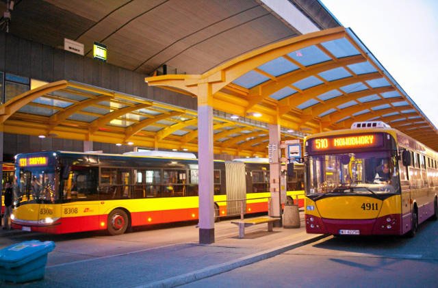 Autobusy przy Dworcu Centralnym w Warszawie