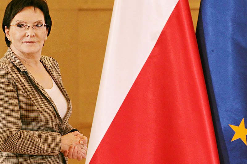 Polacy wciąż z rezerwą podchodzą do oceny Ewy Kopacz na stanowisku premiera.