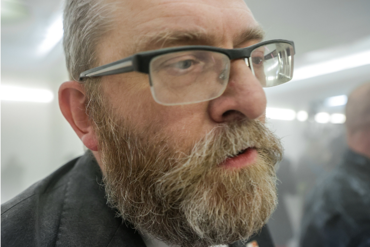 Braun się doigrał. Komisja etyki poselskiej ukarała go najwyższą możliwą karą, jest też inny wniosek