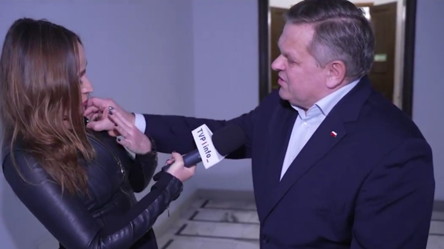 Dziennikarka TVP Info Justyna Dobrosz-Oracz i senator PiS Wojciech Skurkiewicz