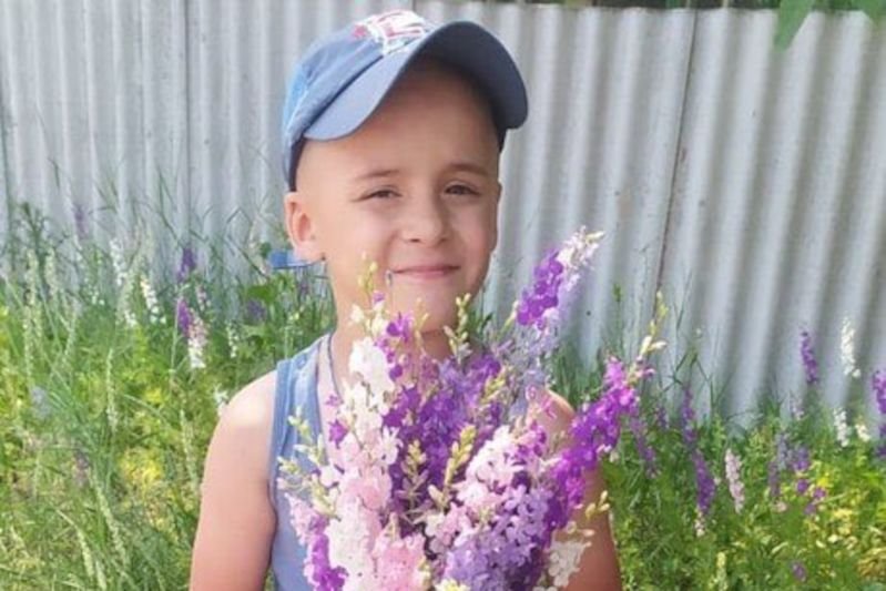 Rosjanie zabili 6-latka w Lisiczańsku. Kilka godzin wcześniej chłopiec wręczył mamie kwiaty. Rosjanie zabili 6-latka w Lisiczańsku. Kilka godzin wcześniej chłopiec wręczył mamie kwiaty.