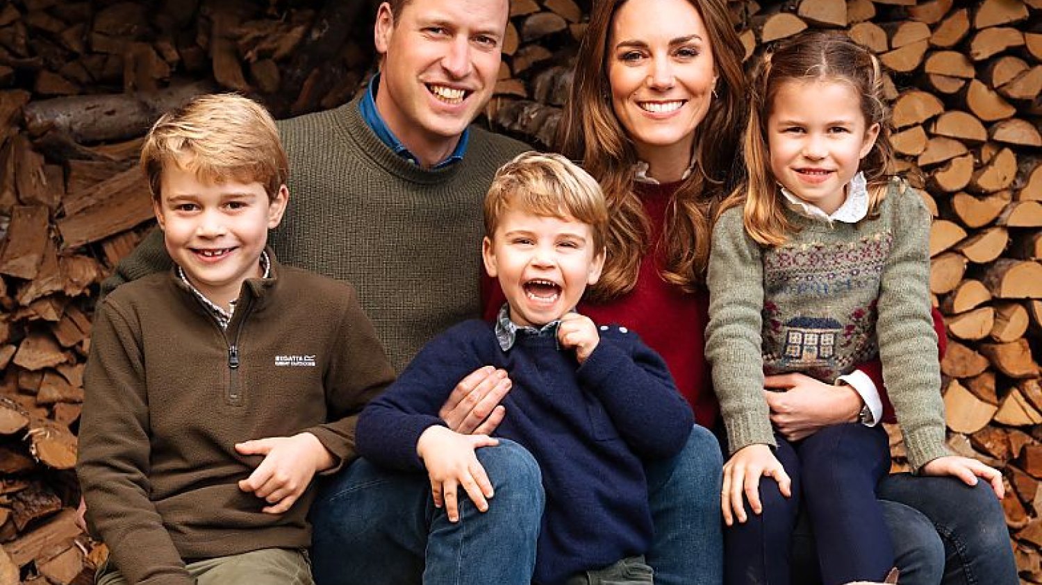 29 kwietnia 2021 roku mija 10. rocznica ślubu księcia Williama i Kate Middleton. Para doczekała się trójki dzieci: księcia Jerzego, księżniczki Karoliny (Charlotte Elizabeth Diany) oraz księcia Ludwika (Louisa). Oto przegląd zdjęć z ich rodzinnego albumu. Książę William i jego żona Kate Middleton oraz trójka dzieci: książę Jerzy, księżniczka Karolina oraz książę Ludwik.