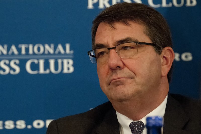 Ashton Carter znany jest ze swego przekonania o konieczności realizowania polityki odpierania rosyjskiego nacjonalizmu.