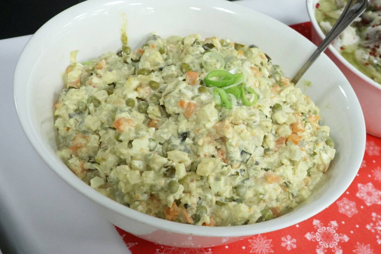 Sałatka jarzynowa – nigdy nie dodawaj tego składnika. Gessler ostrzega