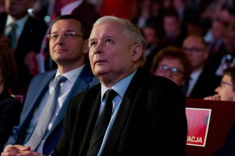 Partia prezesa Jarosława Kaczyńskiego i premiera Mateusz Morawiecki wciąż na czele politycznej stawki