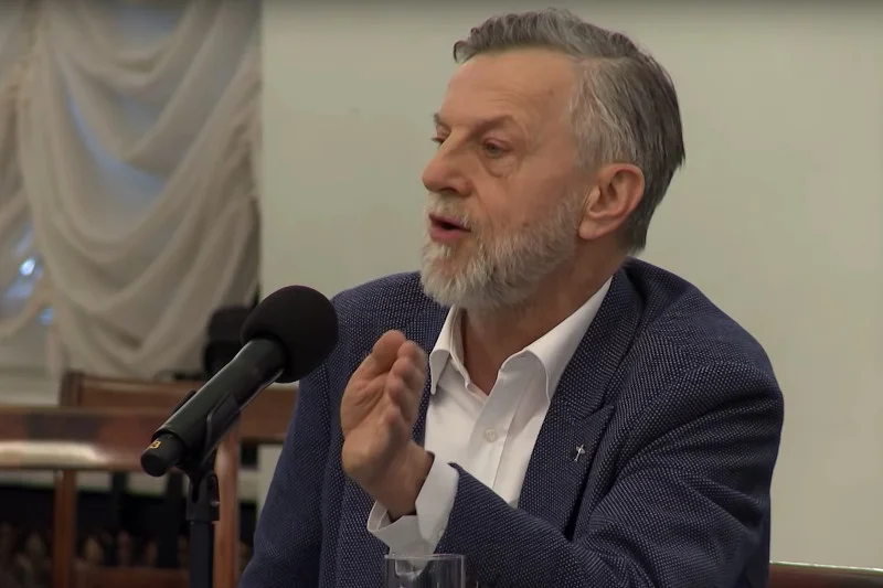 "Podczas obrad Okrągłego Stołu komuniści podzielili się władzą z własnymi agentami" – stwierdził prof. Andrzej Zybertowicz. Za tę wypowiedź pozywa go grupa opozycjonistów z czasów PRL.
