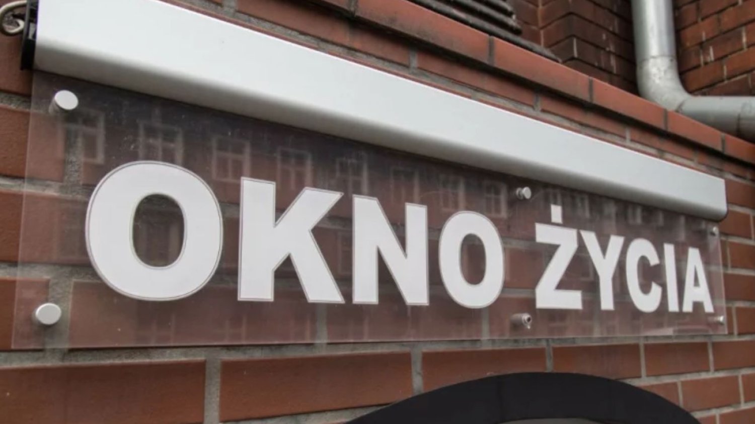 Noworodek w oknie życia we Wrocławiu. Dziewczyna otrzymała imię Joanna.