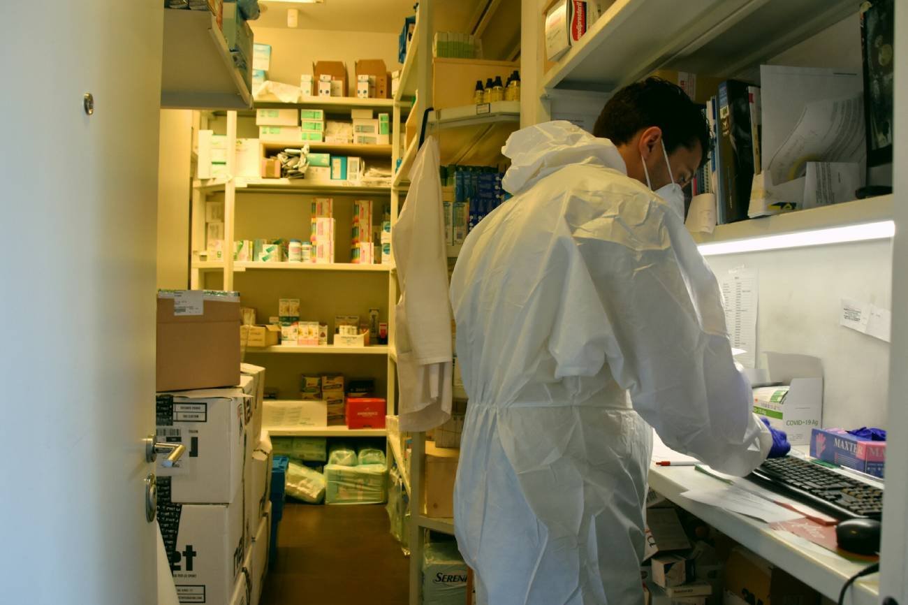 Nowa fala COVID-19. Naukowcy wybadali wzrost ze ścieków w kanalizacji