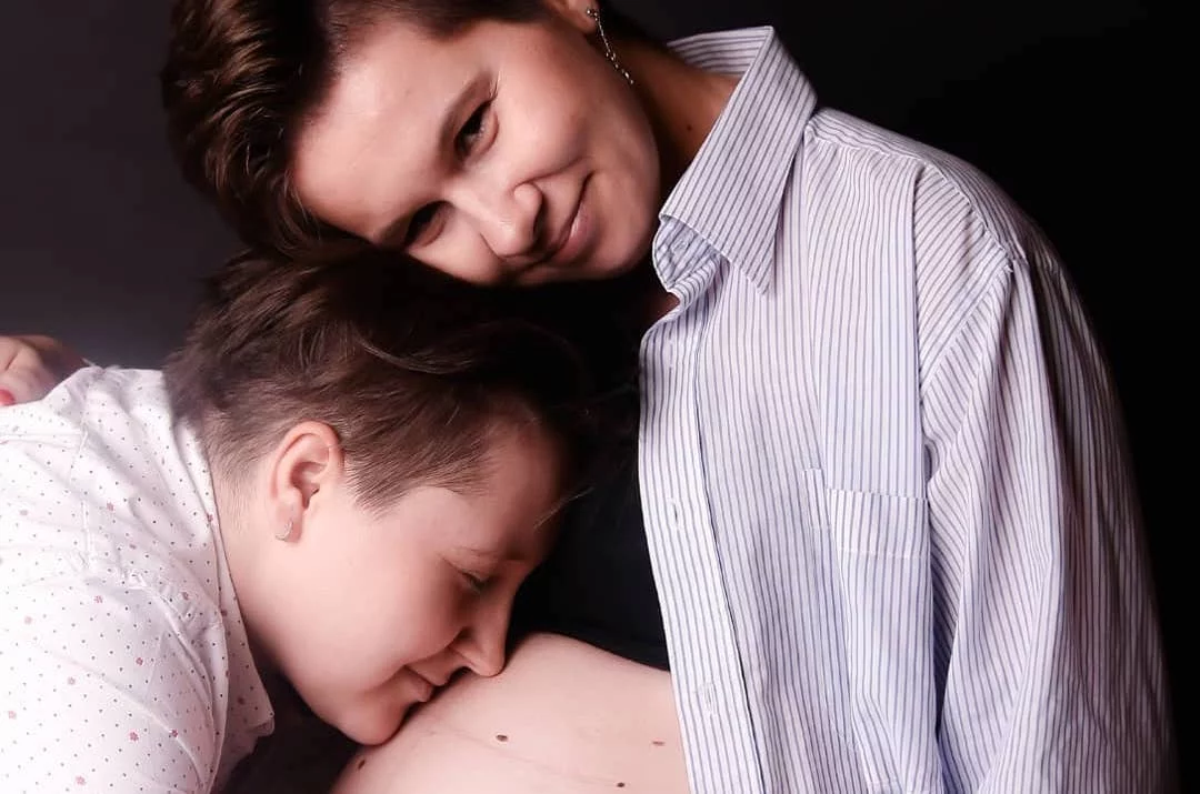 Monika wraz z żoną. Dziś córka, którą urodziła, ma 8 miesięcy. Perypetie swojej rodziny dokumentują na Instagramie.