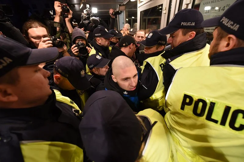 Czy nagonka na artystów jest w Polsce modna? Fajniej chodzić przed teatr, niż do niego? Po protestach we Wrocławiu teraz kolej na Bydgoszcz.