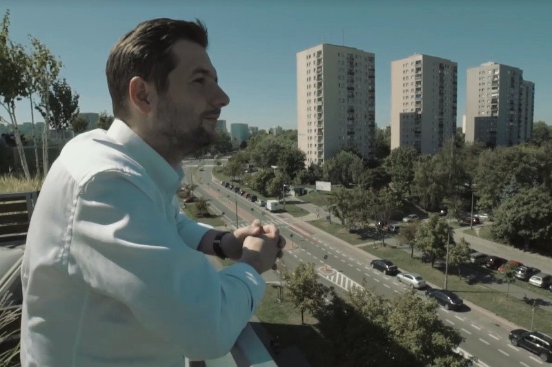 Patryk Jaki wystąpił w teledysku rapera HCR.