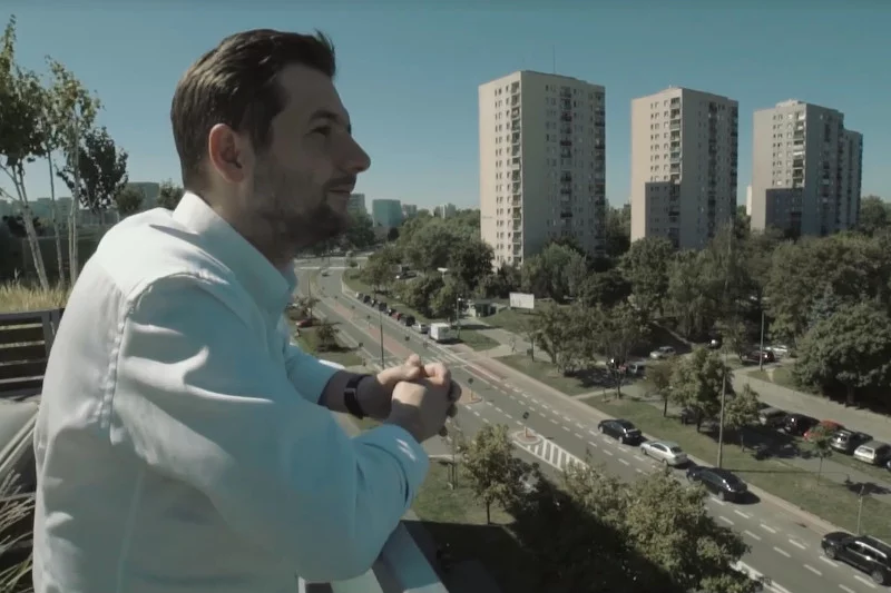 Patryk Jaki wystąpił w teledysku rapera HCR.