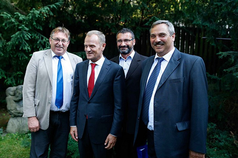 "Pisior, tak? Na mój nos nie będzie długo dyrektorem gabinetu" – powiedział premier Donald Tusk do działaczy Platformy Obywatelskiej