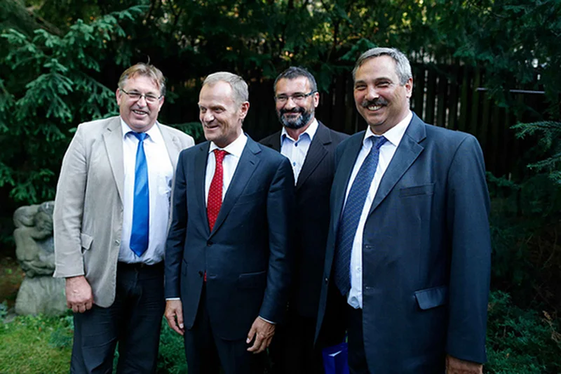 "Pisior, tak? Na mój nos nie będzie długo dyrektorem gabinetu" – powiedział premier Donald Tusk do działaczy Platformy Obywatelskiej