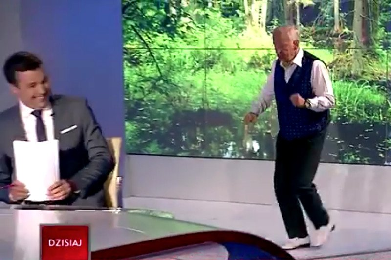 Andrzej Rosiewicz wszedł do studia TVP tanecznym krokiem i z piosenką na ustach.