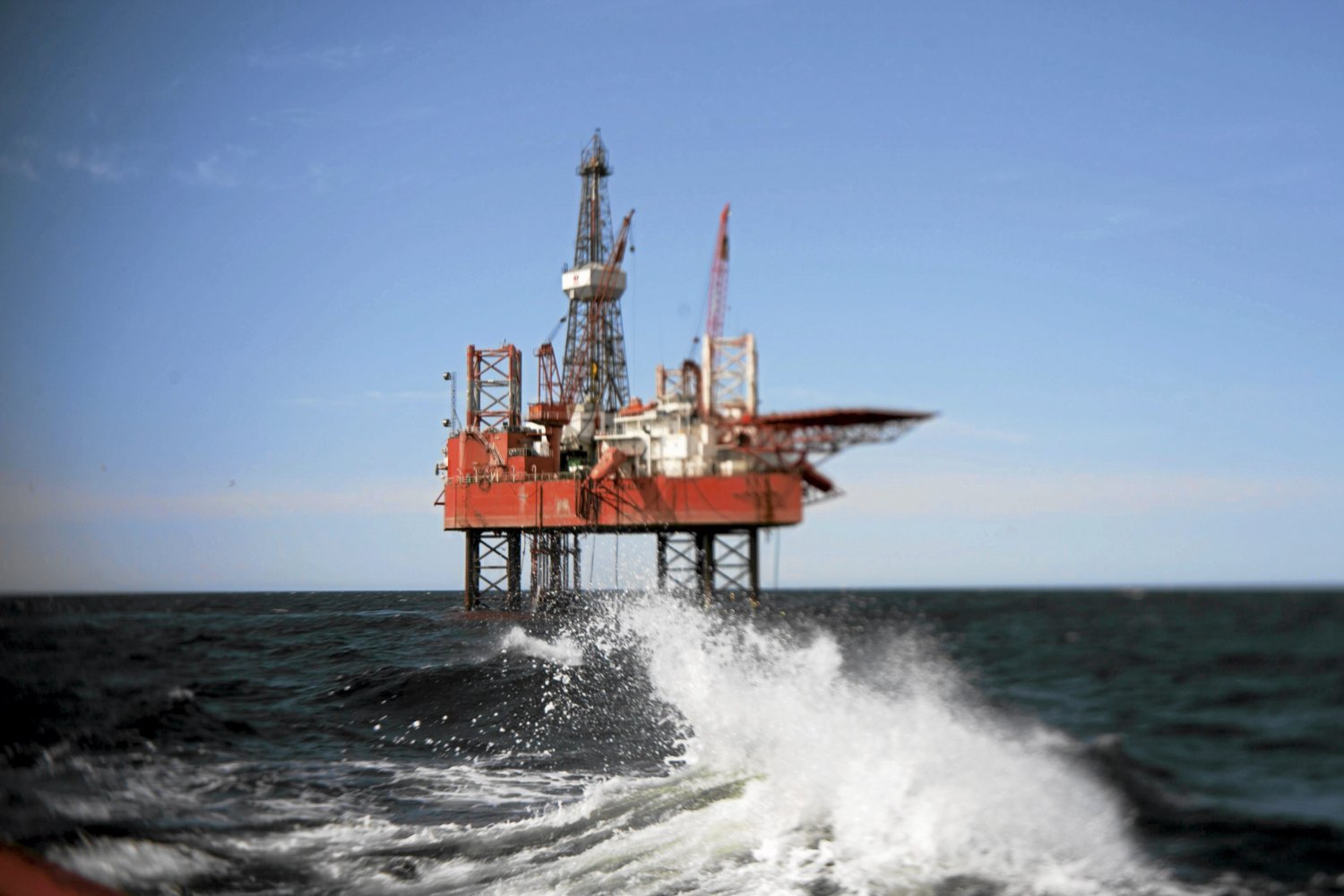 Platforma Petrobaltic na Morzu Bałtyckim celem Rosji. Pojawiły się myśliwce