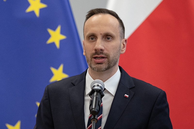 Janusz Kowalski to jeden z polityków PiS, który odniósł się do odejścia Marka Niedźwieckiego z Trójki.