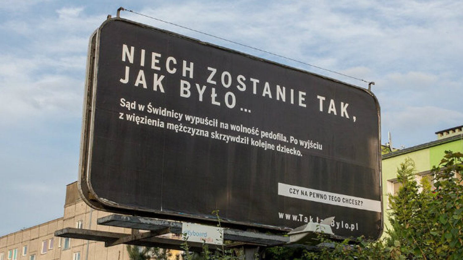 Billboard w ramach kampanii "Sprawiedliwe sądy".