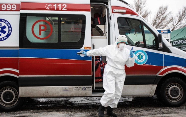 W szpitalach przebywa ponad 31 tys. pacjentów z COVID-19. Koronawirus: największy przyrost od początku pandemii, nowy raport MZ.