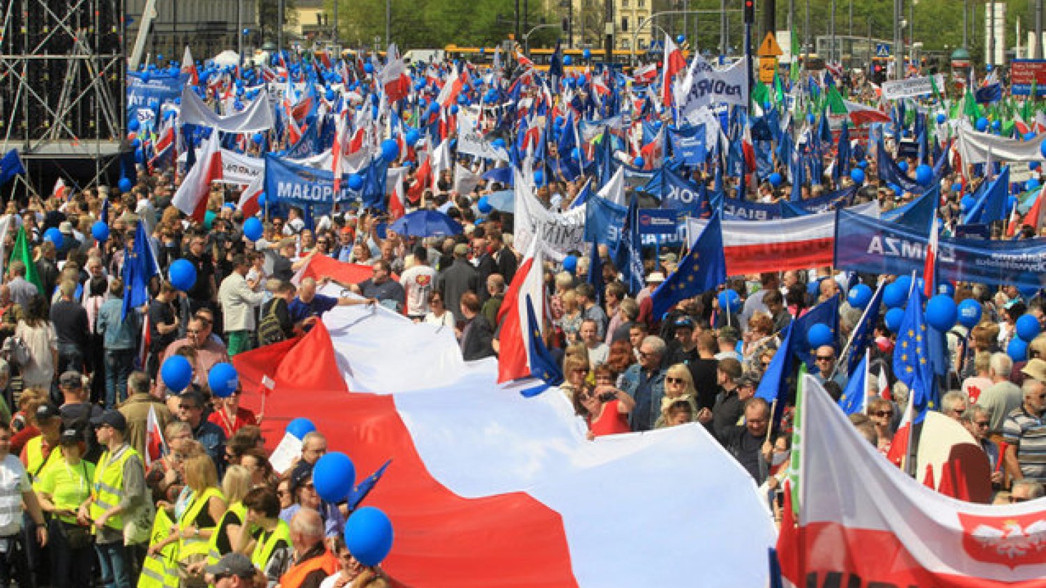 6 maja ulicami Warszawy przeszli uczestnicy Marszu Wolności, który zorganizowała opozycja