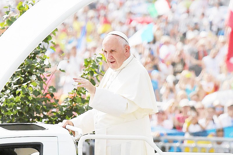 Papież Franciszek znowu zabiera głos w sprawie uchodźców. Ojciec Święty przypomina, że niesienie im pomocy leży u podstaw europejskich wartości.