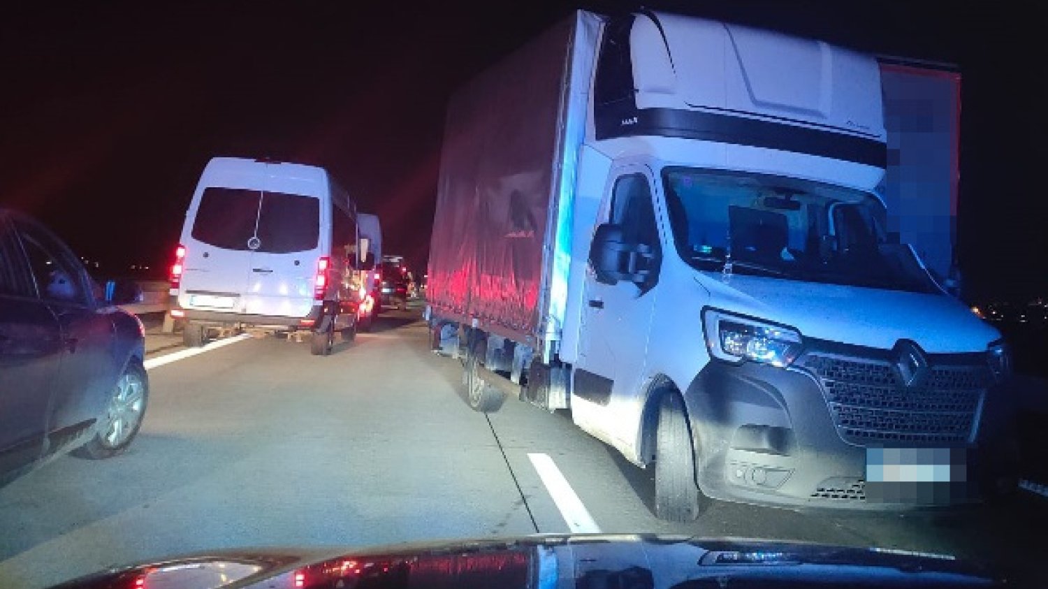 W czwartek 8 grudnia troje kierowców jechało w przeciwnym kierunku na autostradzie A4.