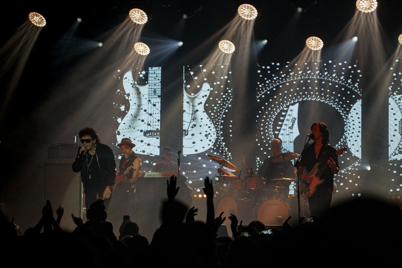 Lady Pank śpiewa: "Ukraina jest w ogniu. Świat stanął na głowie".