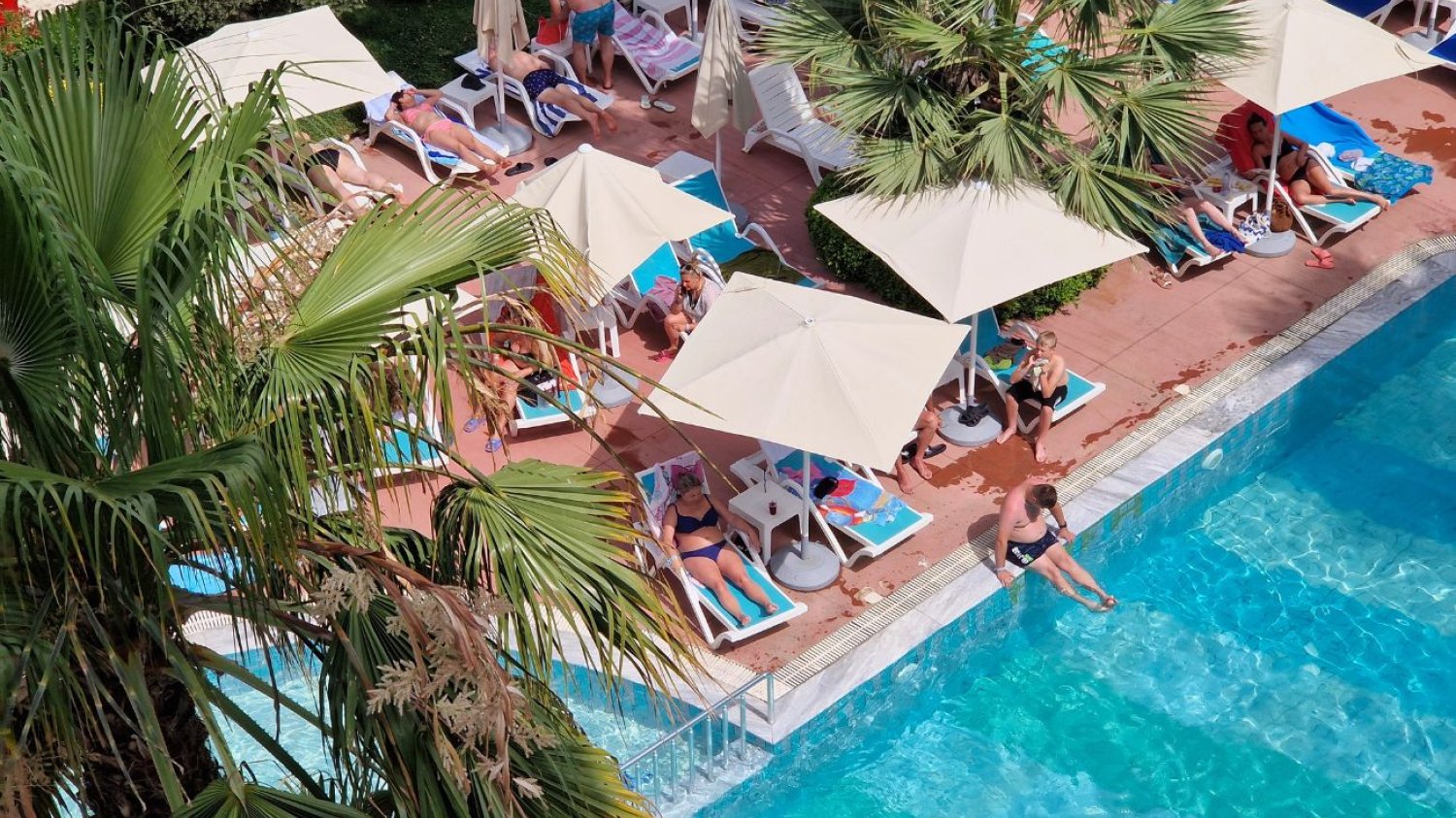 Rezerwacje leżaków to zmora na każdym all inclusive