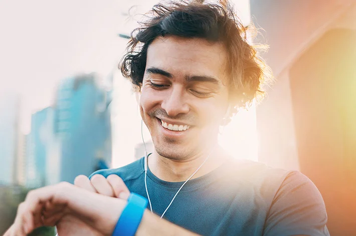 Welbi to najnowsza aplikacja mobilna do analizy stanu zdrowia, która sprawdza kondycję fizyczną i psychiczną użytkownika, czerpiąc dane z urządzeń typu wearables, wprowadzanych manualnie parametrów oraz opisów dotyczących samopoczucia