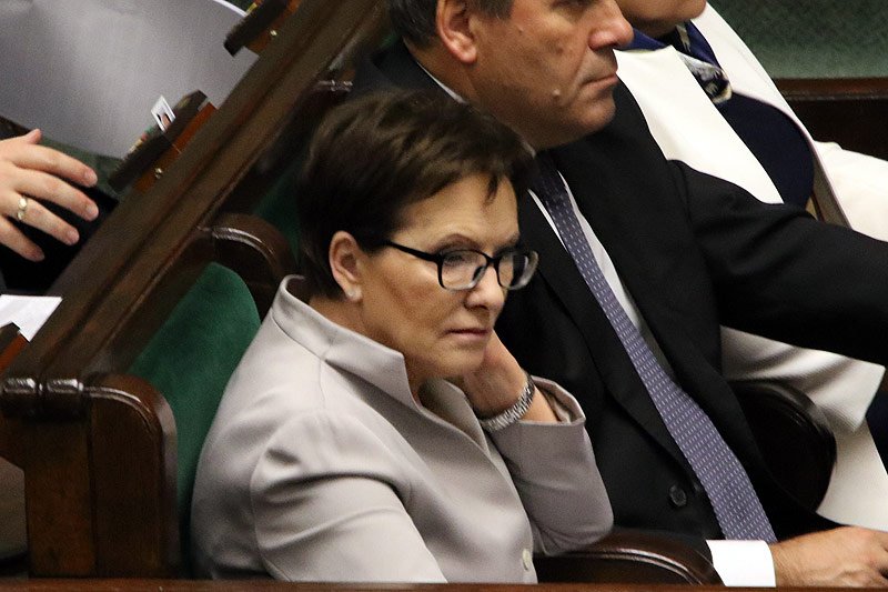 Przywództwo Ewy Kopacz raczej nie przetrwa, ale nie oznacza to upadku politycznego ani dla niej, ani dla partii.