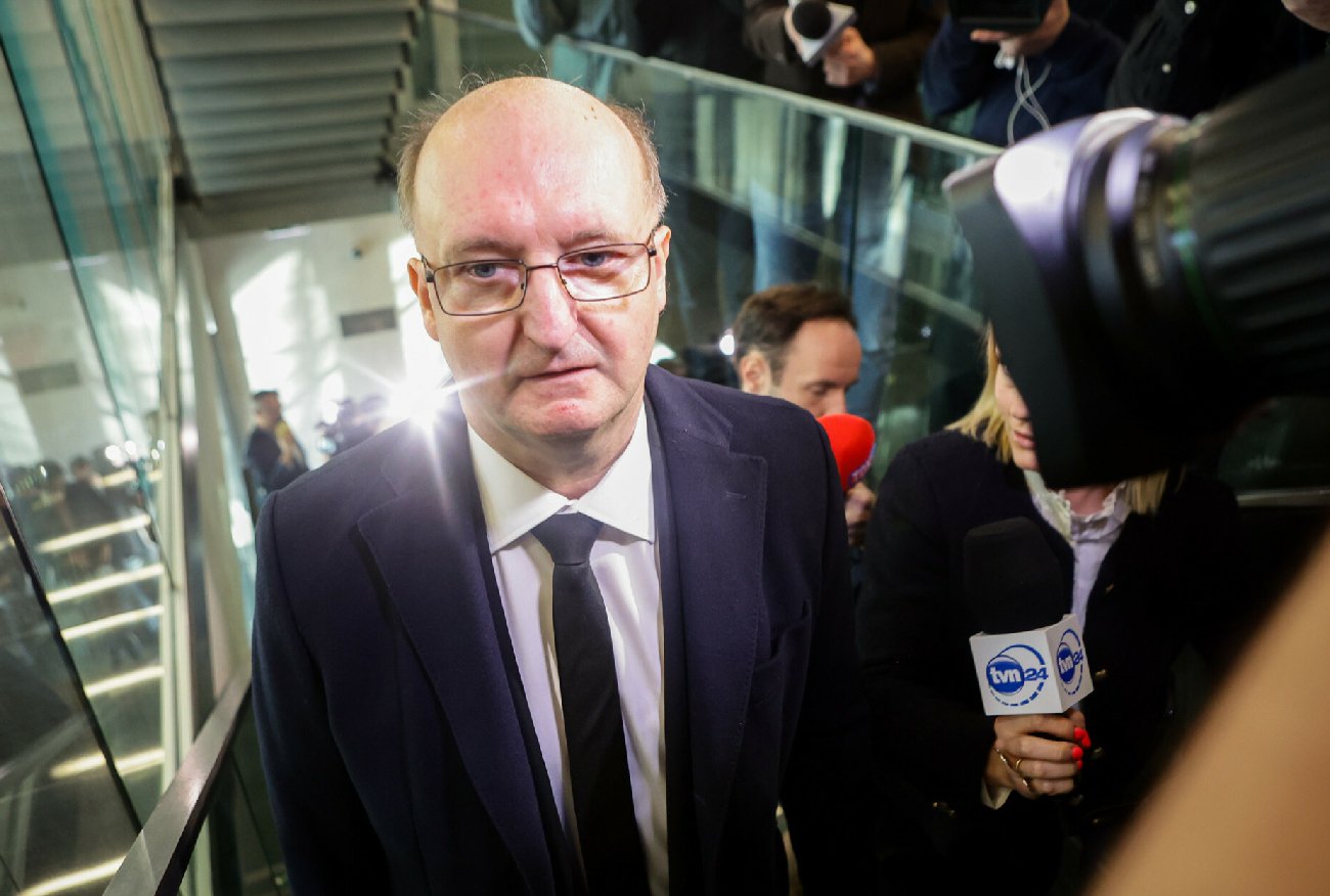Piotr Wawrzyk zmienia front. Komisja ds. afery wizowej zarządziła przerwę.